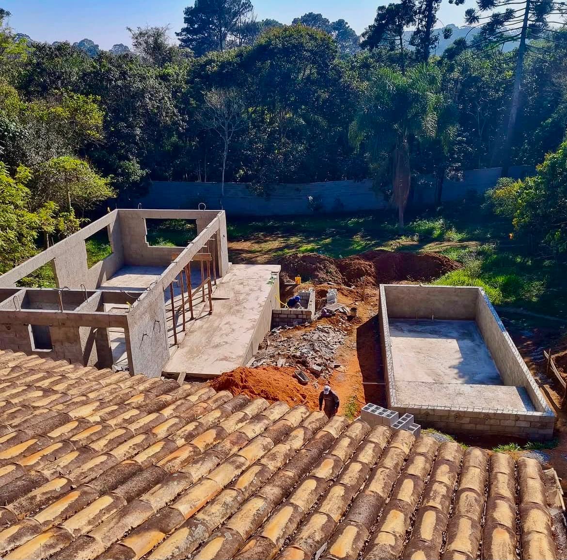 Obra estrutural de sobrado em execução