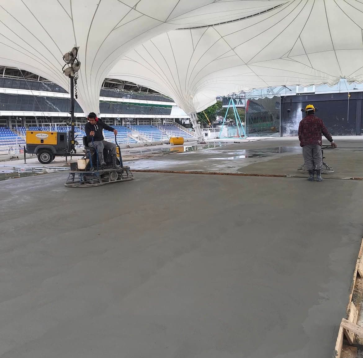Piso polido de concreto de alto brilho em galpão industrial em São Paulo